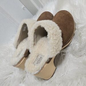 Crocs Women Hazelnut Brown Suede Sarah Luxe Clogs🌴